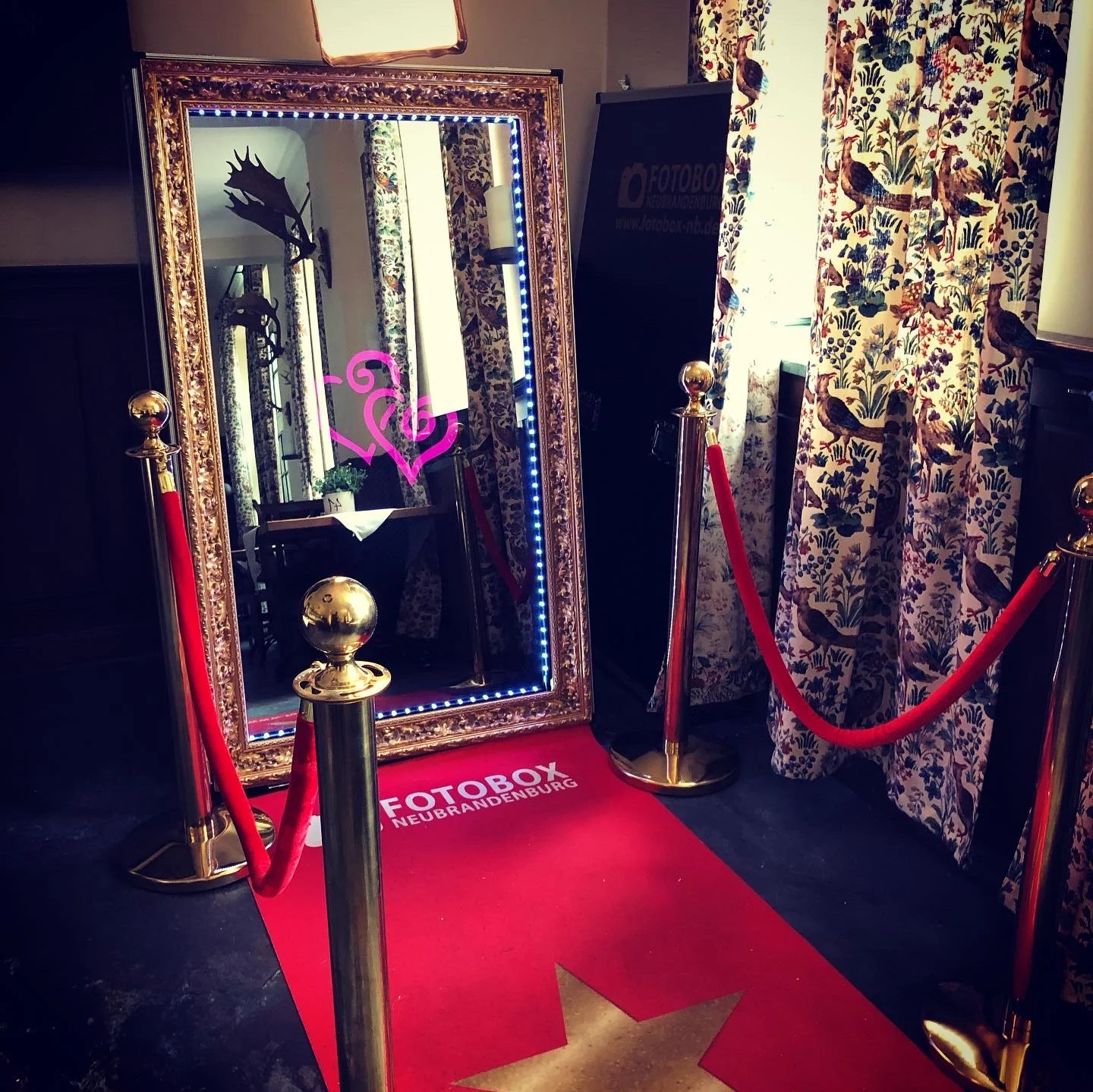 Image gallery marquee