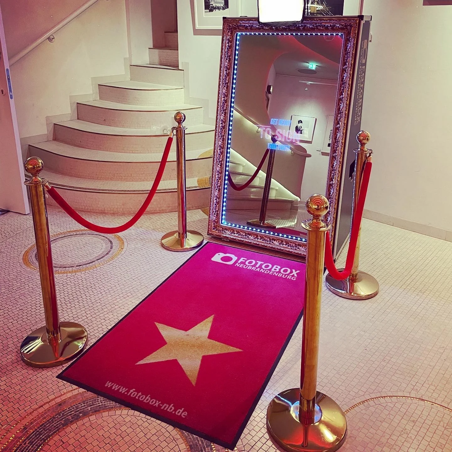 Image gallery marquee